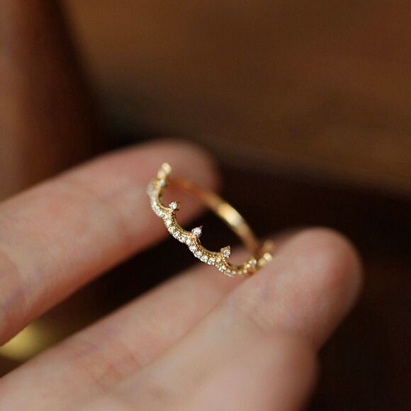 925 Silver Vintage Elegant Crown Ring with Synthetic Zirconia - Picture 6 of 7